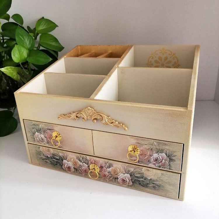 استند لوازم آرایش کرم طلایی