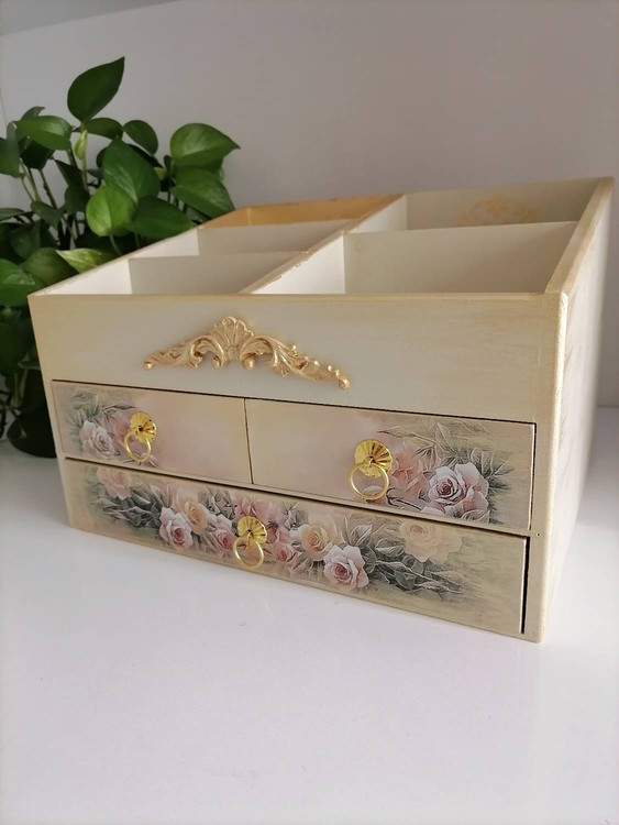 استند لوازم آرایش عروس