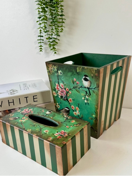 سطل و حادستمالی سبز وکرم