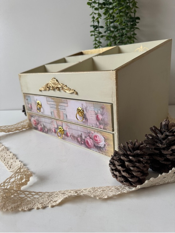 استند لوازم آرایش عروس