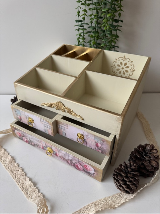 استند لوازم آرایش کرم طلایی