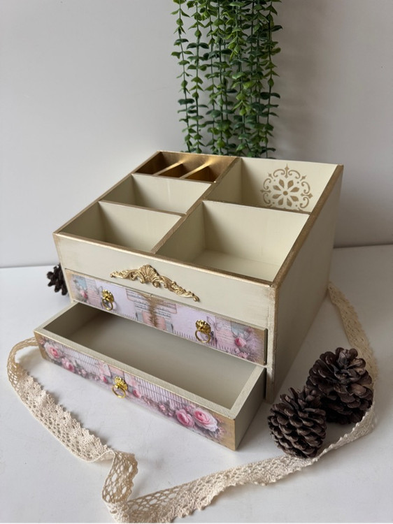 استند لوازم آرایش جادار