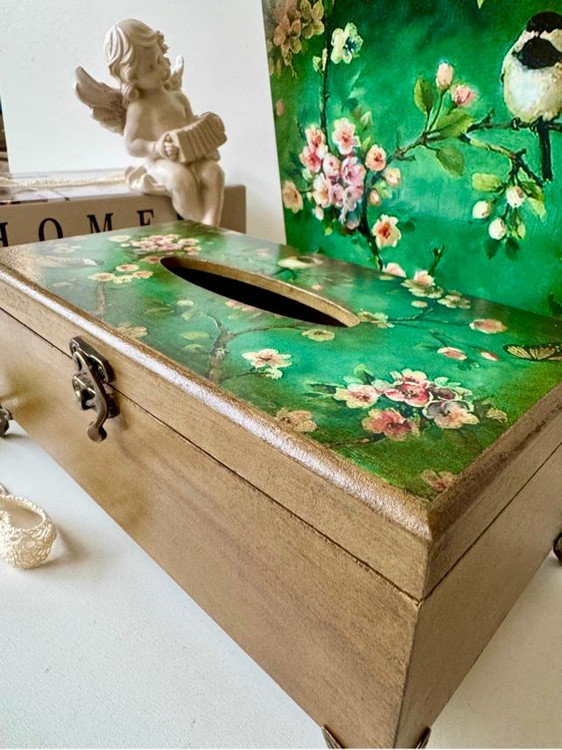 اکسسوری مناسب دکوراسیون سبز تیره