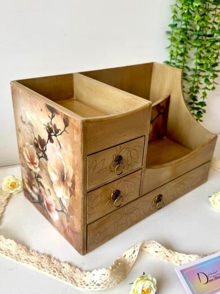 استند لوازم آرایش جادار