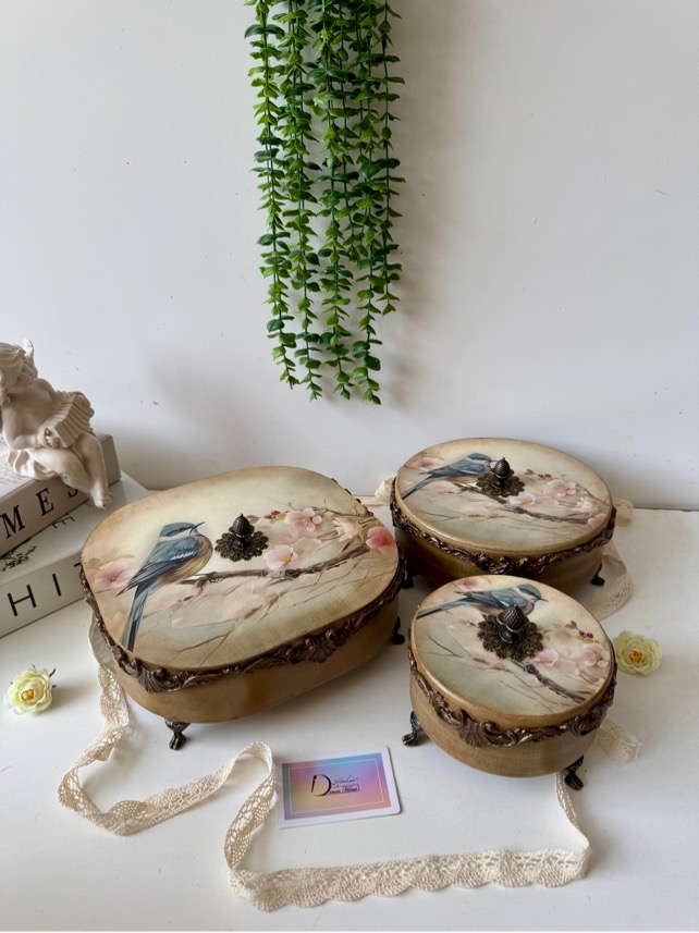 شکلات خوری پایه دار