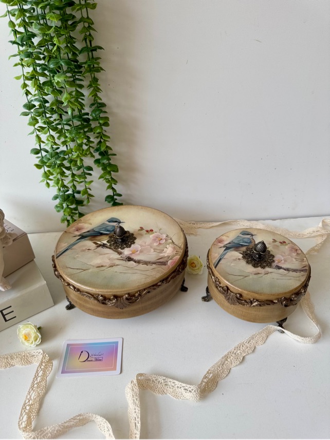 شکلات خوری چوبی