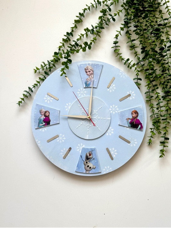 ساعت دخترونه دیواری رنگ آبی