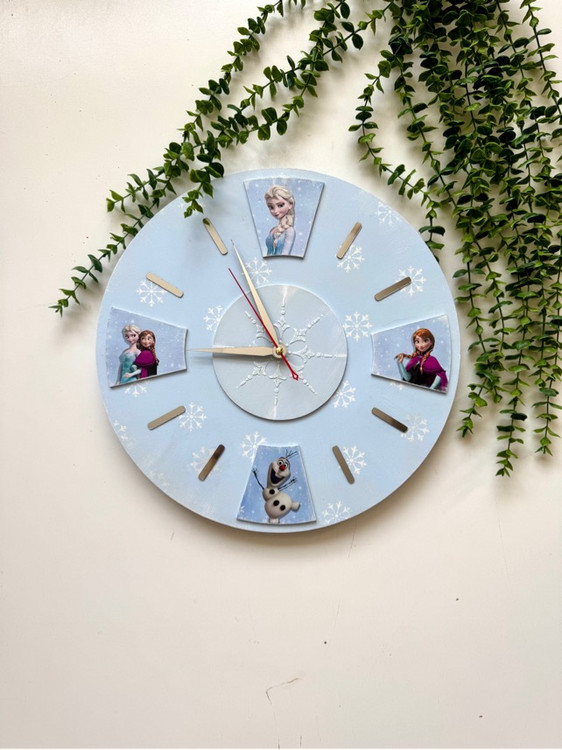 ساعت دیواری طرح آنا و السا
