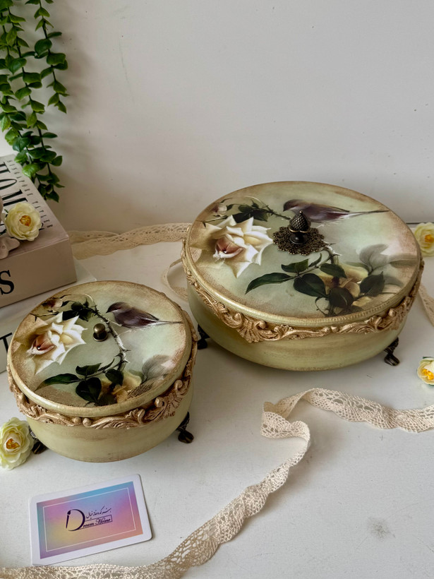 شکلات خوری چوبی پایه دار رنگ سبز روشن