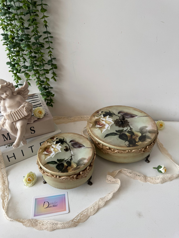 شکلات خوری چوبی پایه دار رنگ سبز روشن